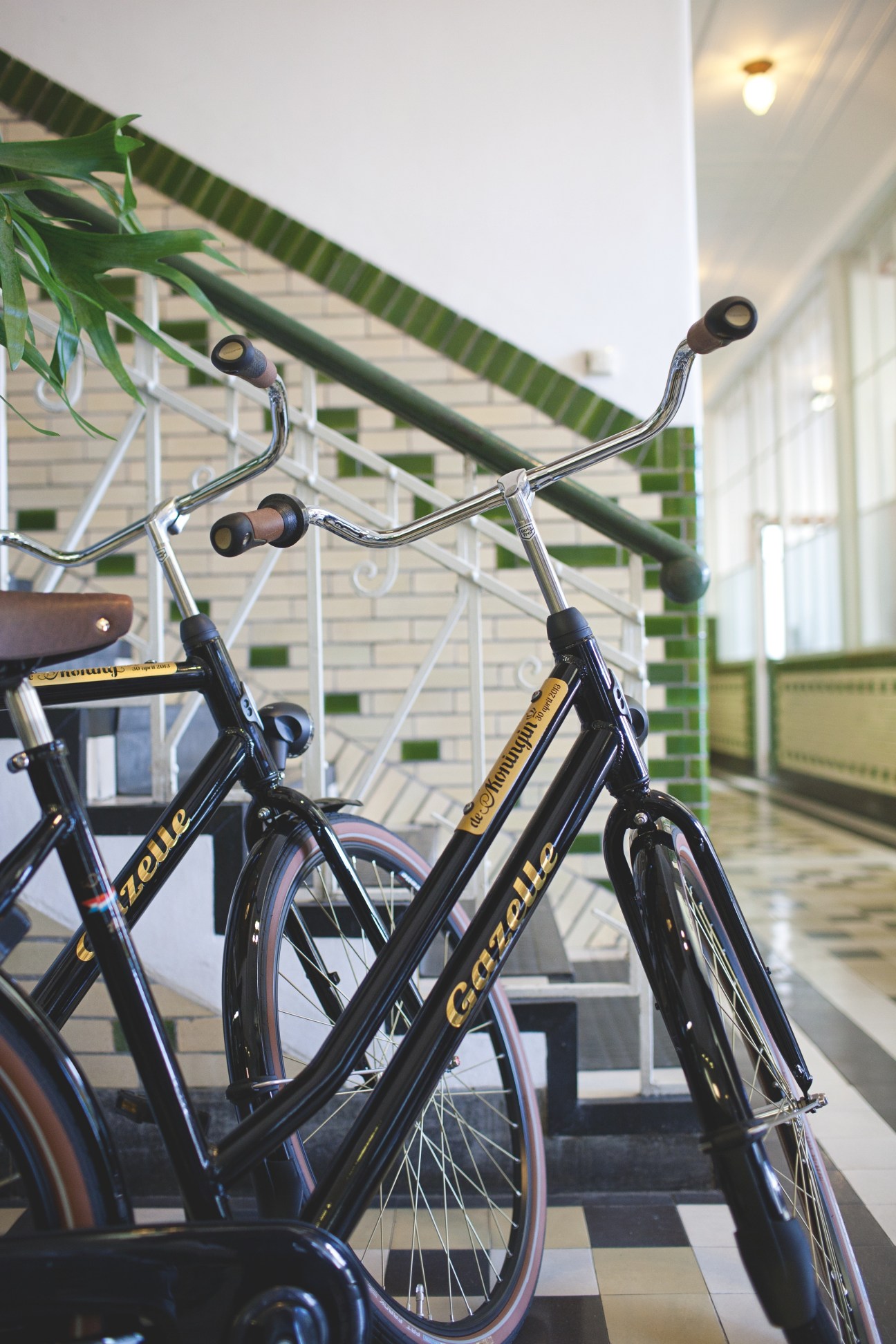 Black Gazelle bicycles with curved handlebars displayed in a showroom.