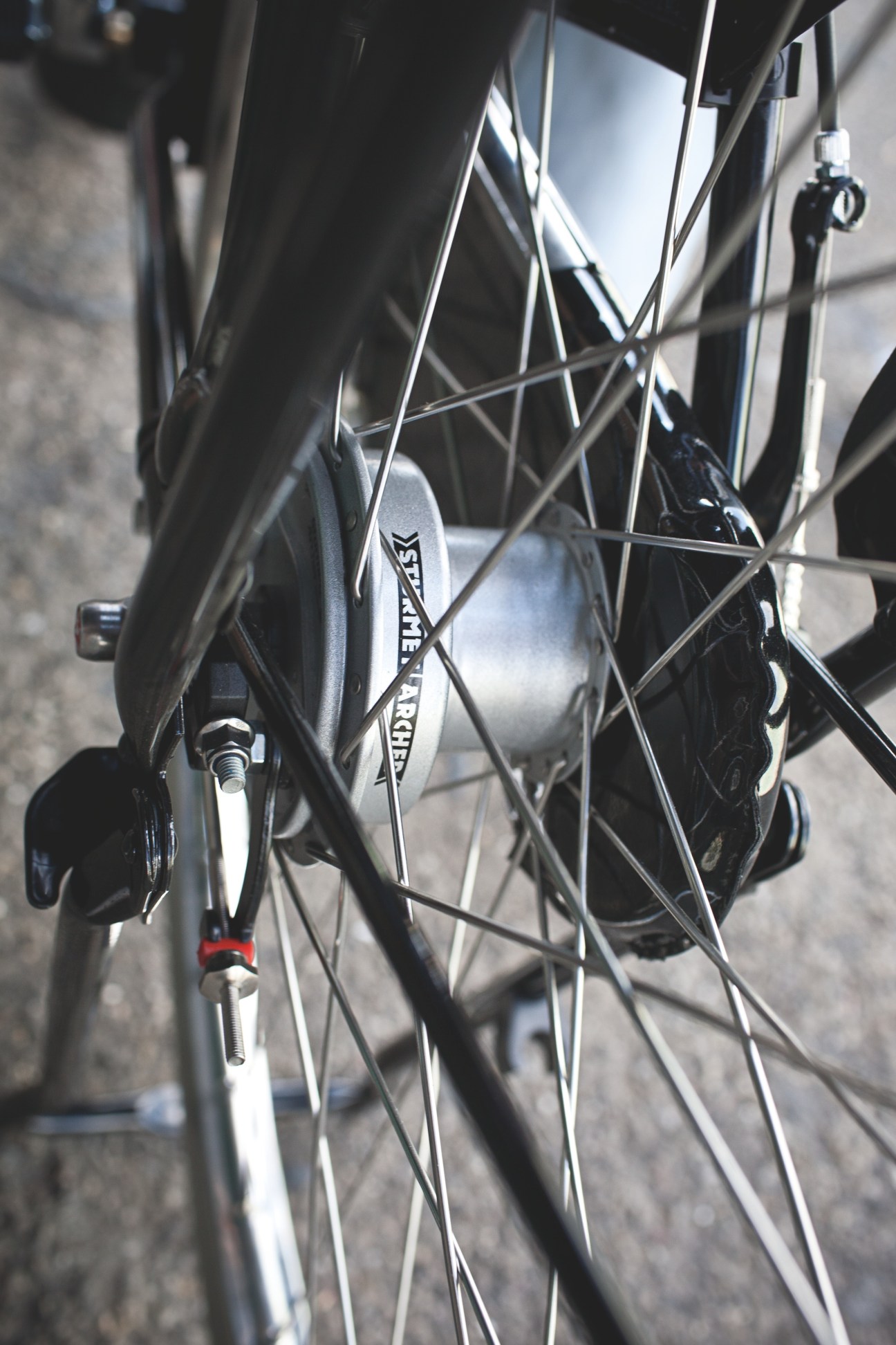 Close-up of a Gazelle bicycle wheel and hub showing spokes and Shimano braking components.