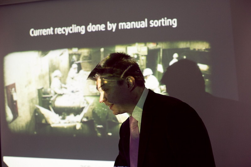 ZenRobotics CEO Jaakko Särelä presents a slide about manual waste sorting.