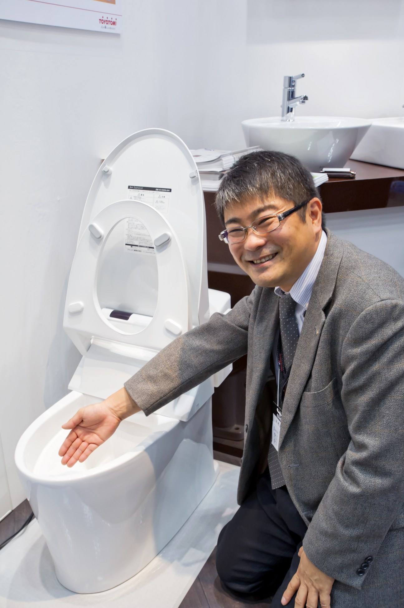 Akira Imada from Janis demonstrates the Mighty Clean 950 toilet at Toilet Tokyo convention.