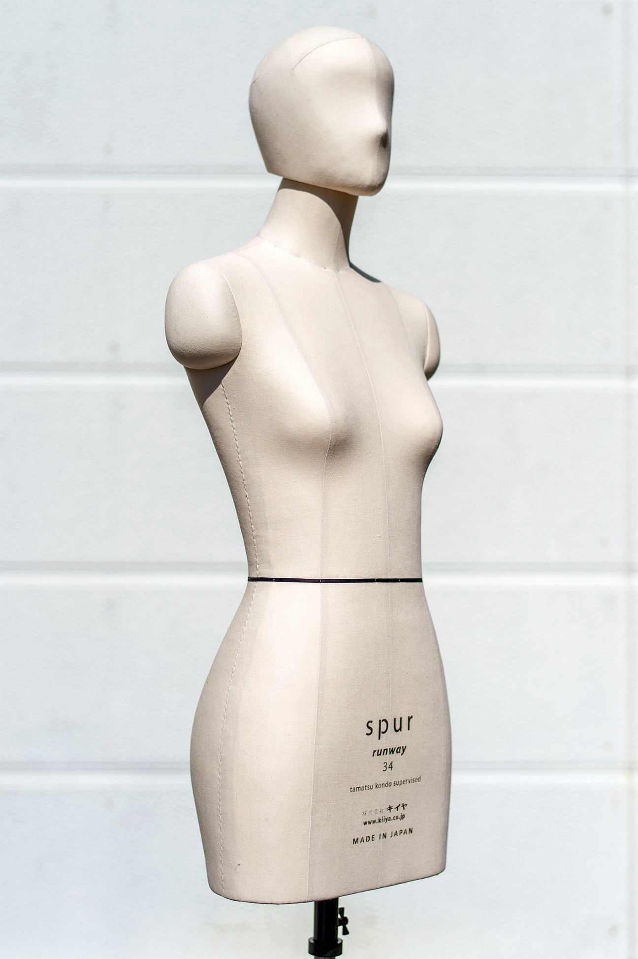 Kiiya's Spur mannequin, a European-size model with supermodel proportions, ready for shipment.
