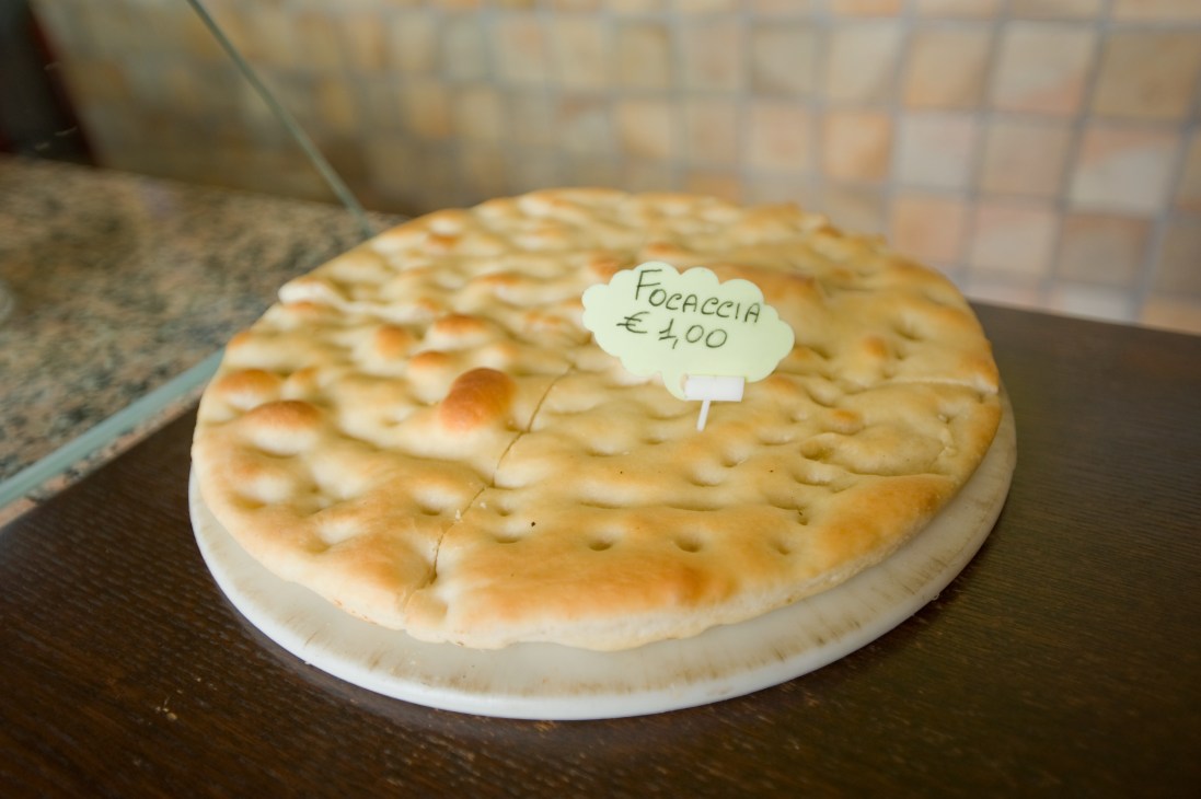 Focaccia flatbread with price tag €4.00 on display