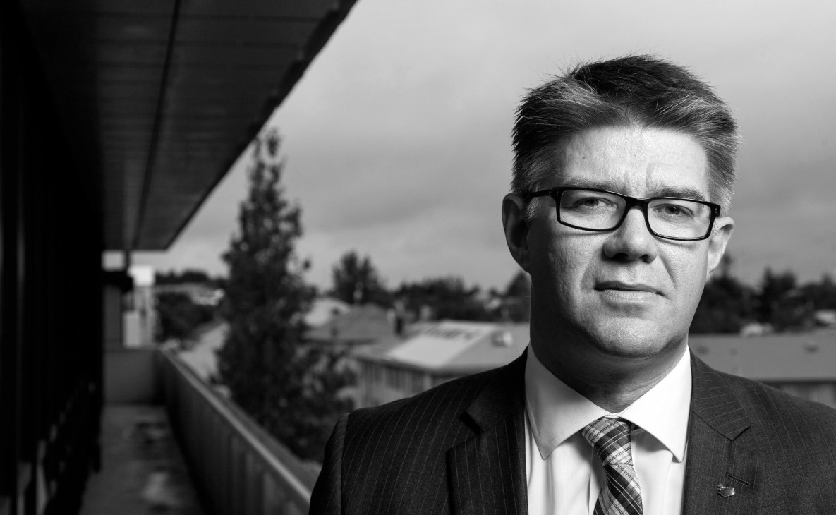 Black and white portrait of Gunnar Bragi Sveinsson, Iceland's foreign minister, wearing glasses and a pinstriped suit with checkered tie.