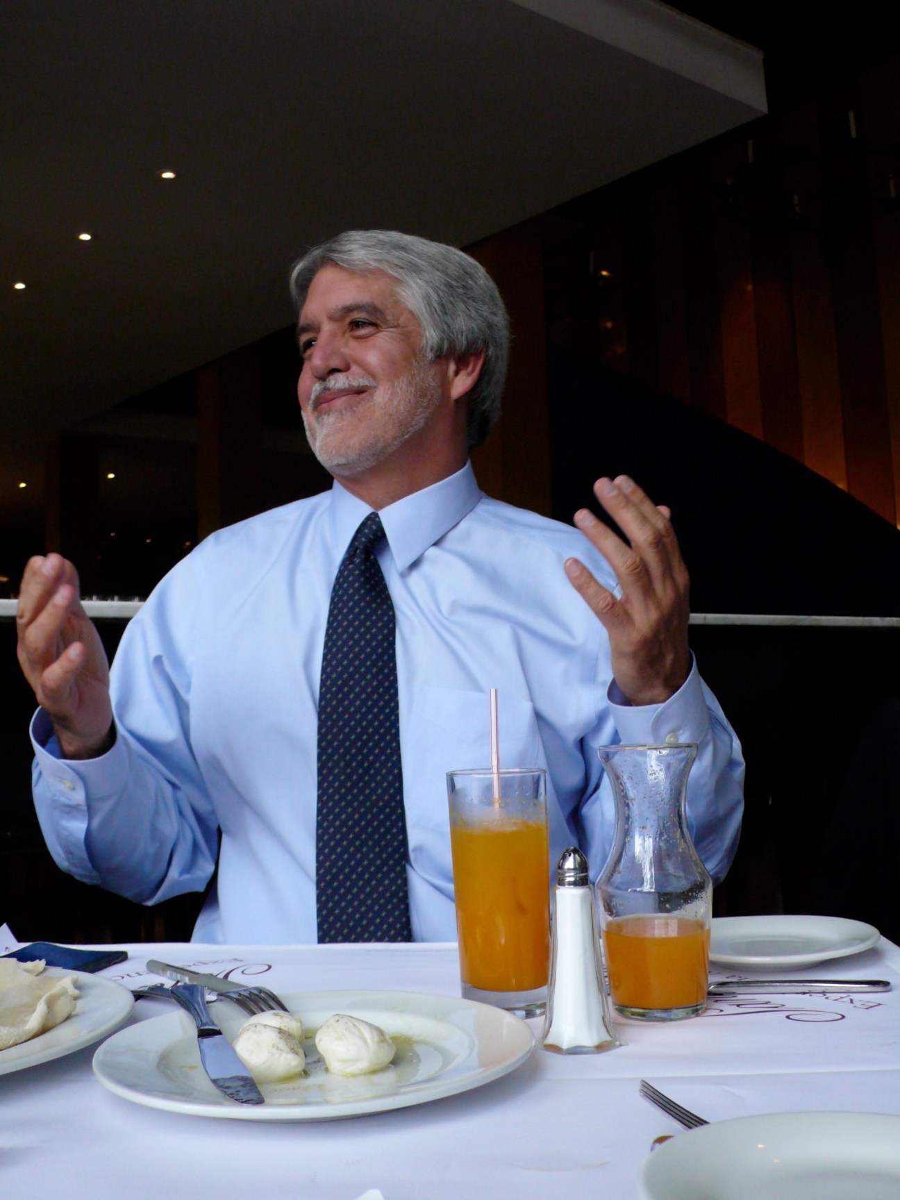 Enrique Peñalosa gestures while speaking at a table in Luna restaurant, Bogotá.