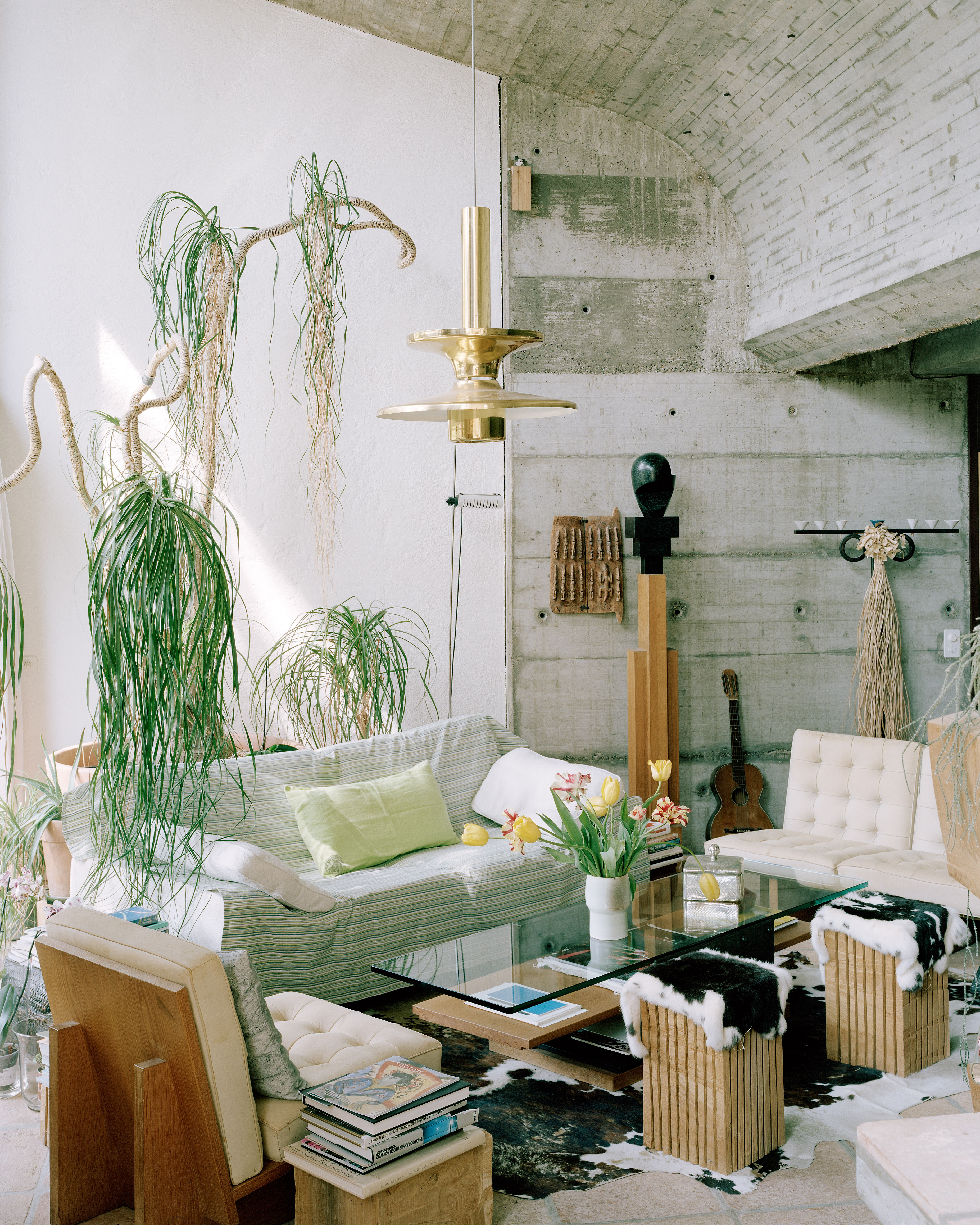 アート・デザイン・音楽 Eduard Neuen-schwander Eduard Neuenschwander's Modernist 'Concrete Jungle' Home