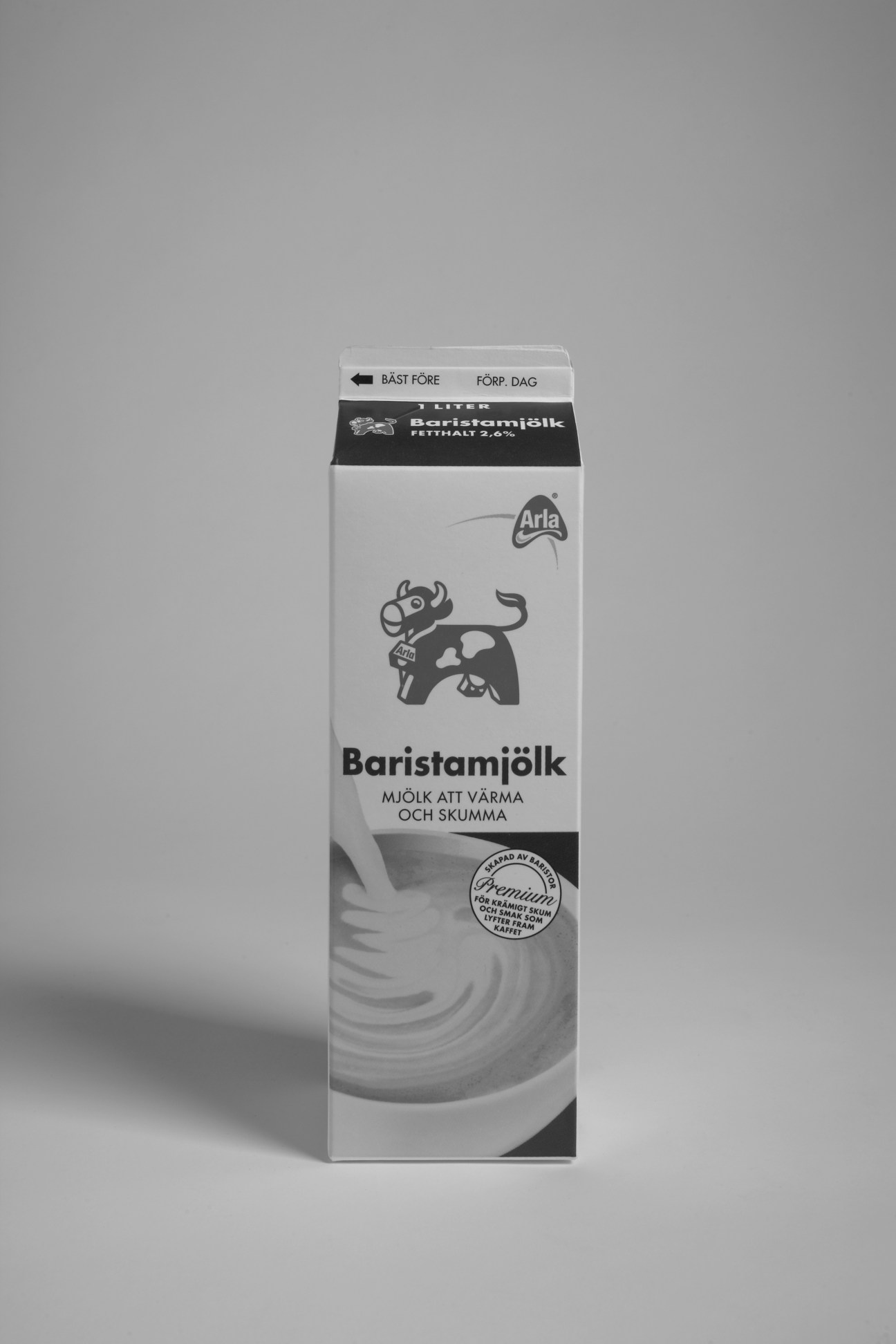 Arla Baristamjölk milk carton with cow logo and Swedish text on white background.