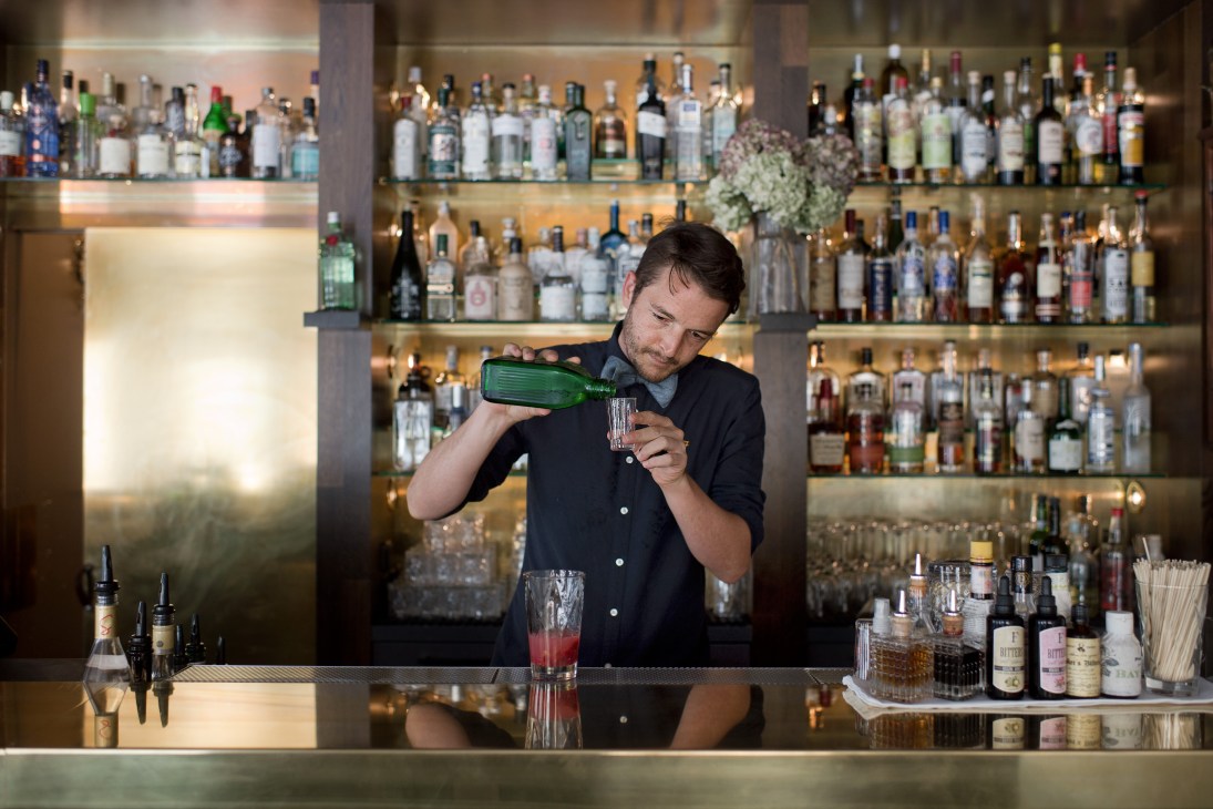Bartender pouring a cocktail at Dante bar in Zürich's Kreis 4 district.