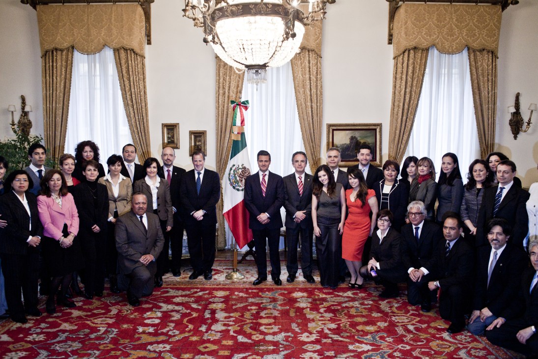 President Enrique Peña Nieto with foreign minister José Antonio Meade and Mexican ambassador Miguel Ruiz Cabañas posing with embassy staff in Rome.