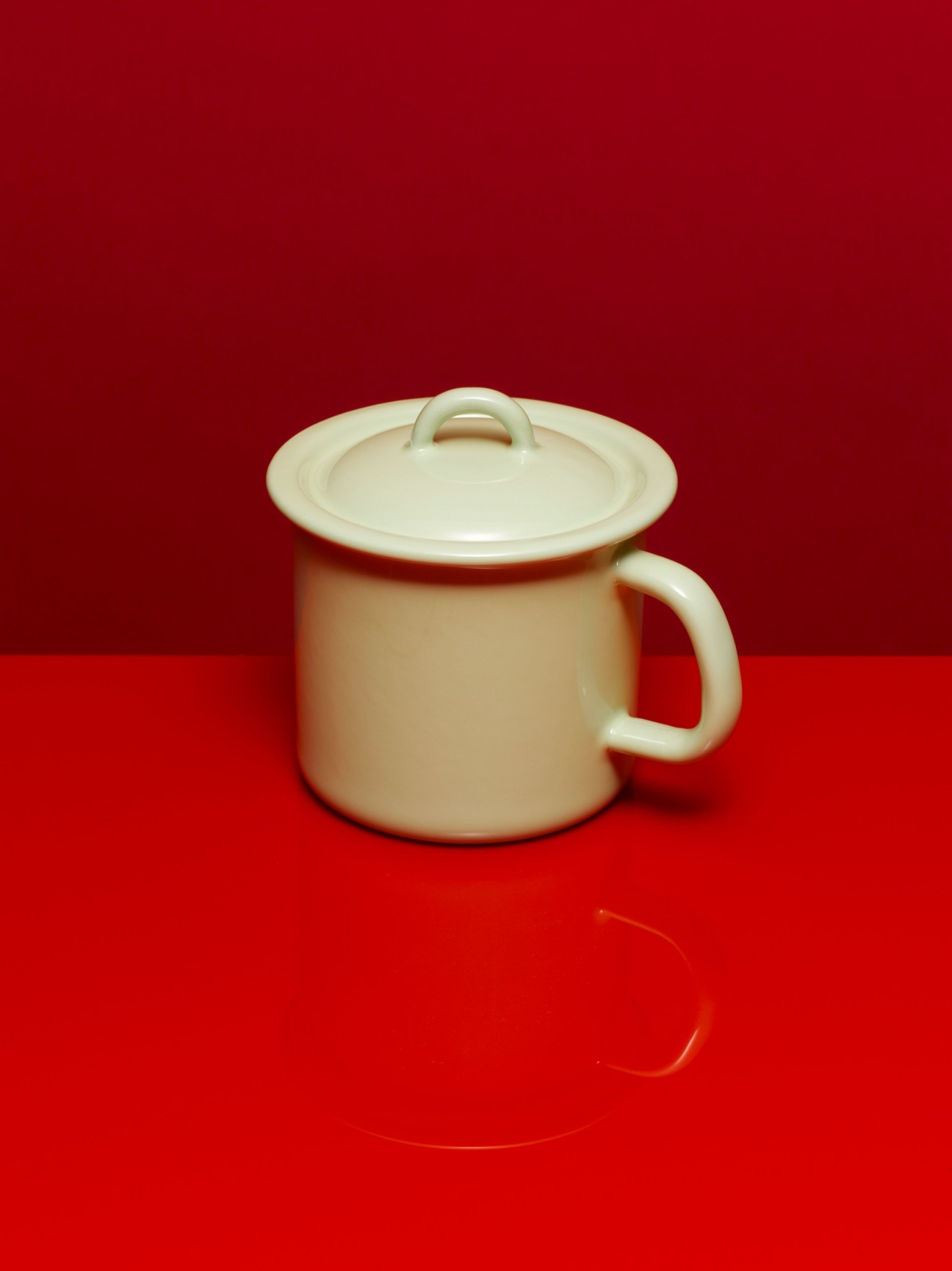 Cream-colored enamel measuring jug with lid and handle from Labour and Wait.