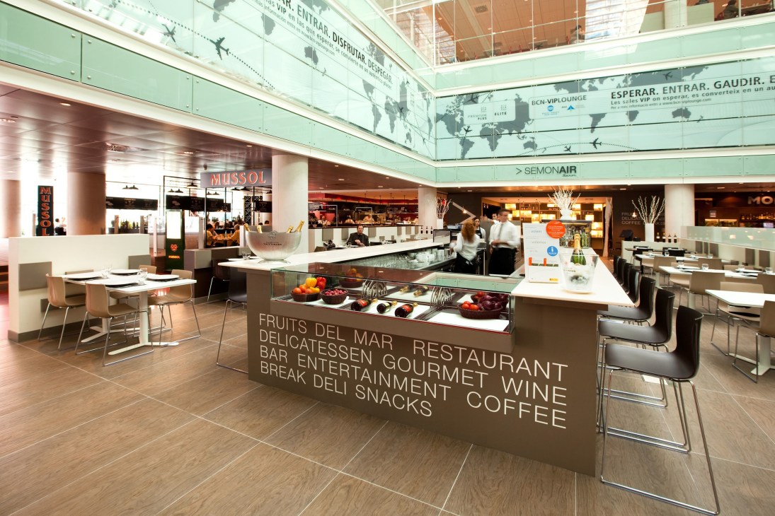 SemonAir restaurant and delicatessen concession at Barcelona Airport Terminal 1 with modern interior, seating area, and display counter.