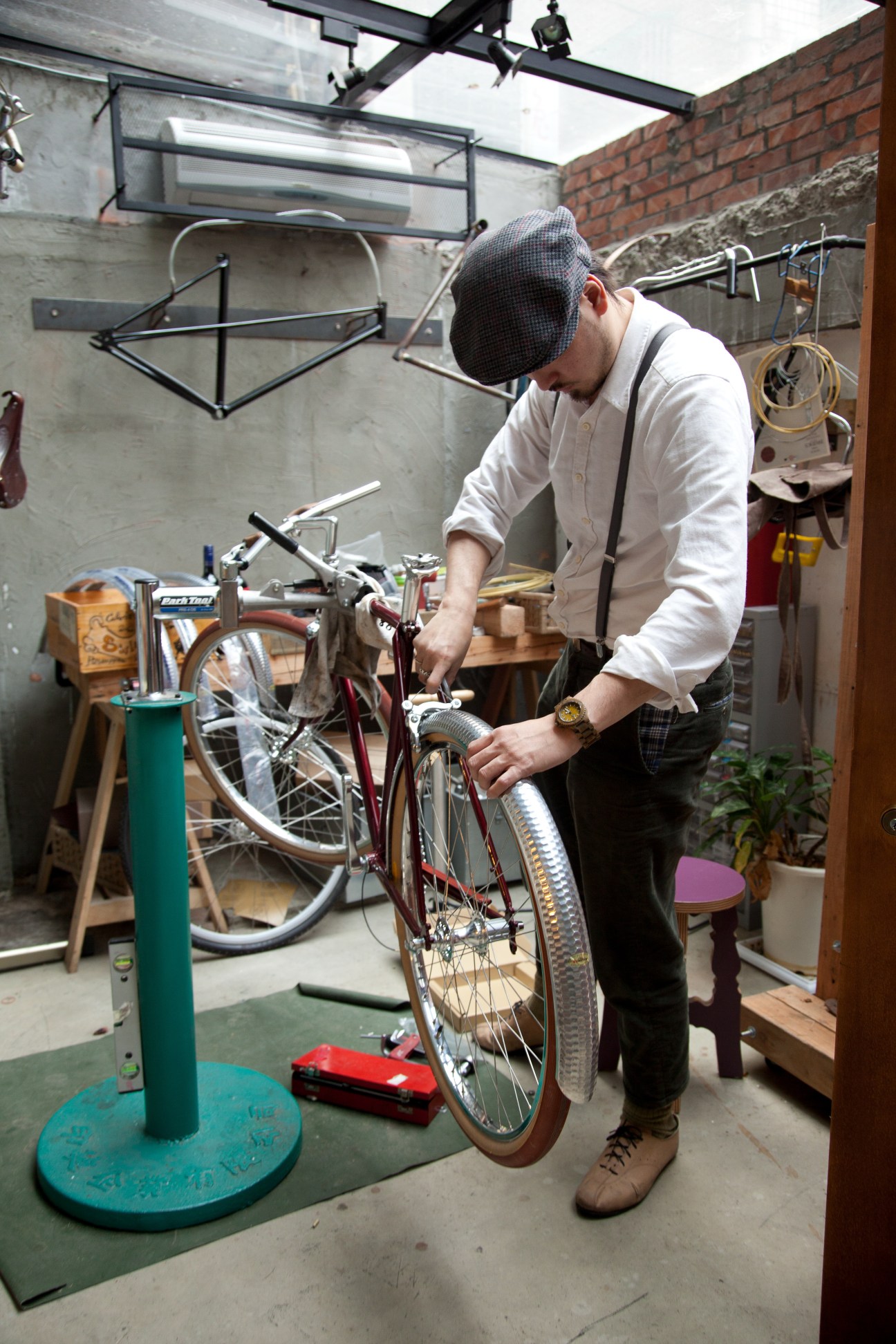 A man working on a bicycle frame in Sense30's atelier workshop.