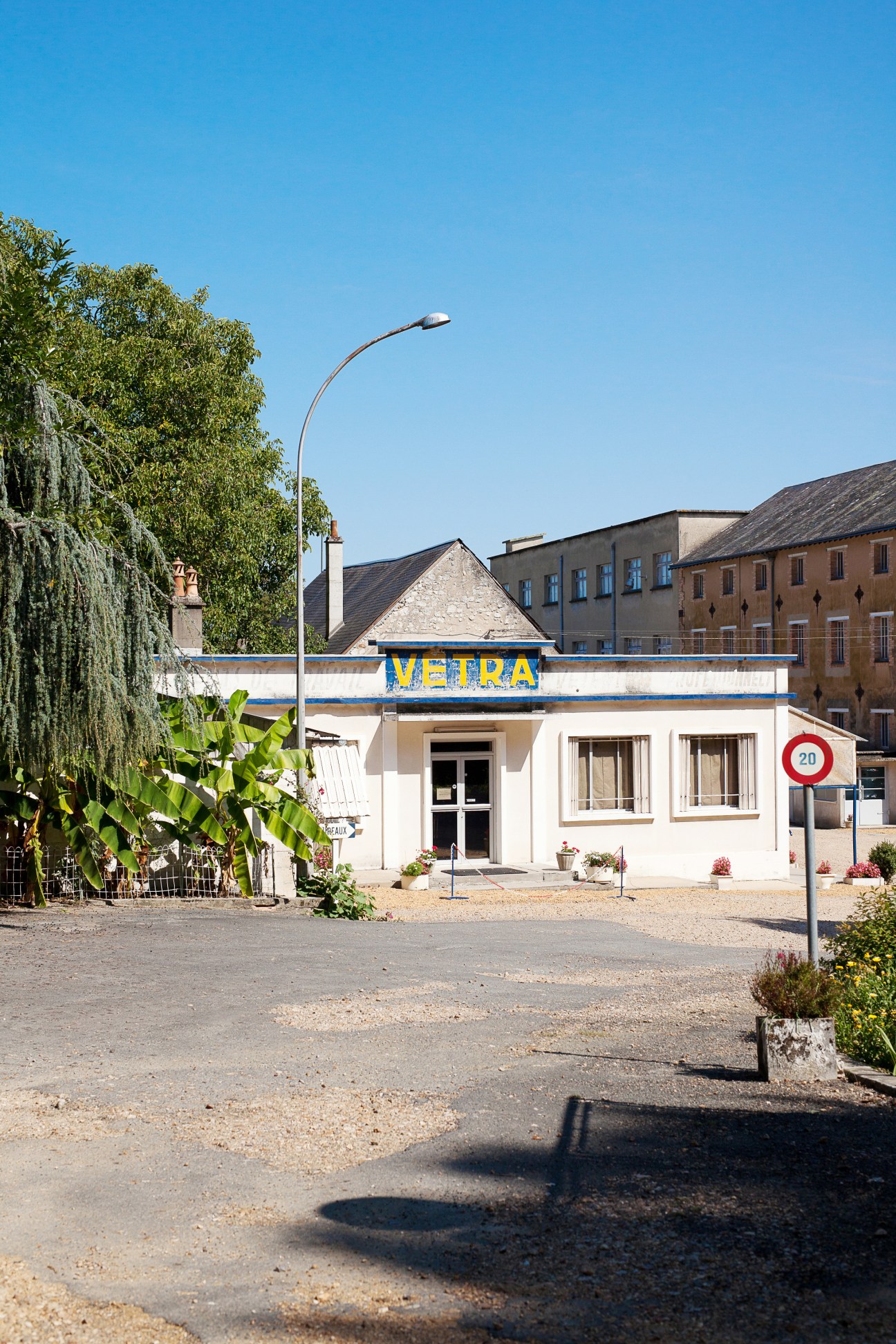 Vétra's factory building with yellow and blue signage in Le Lude, France.