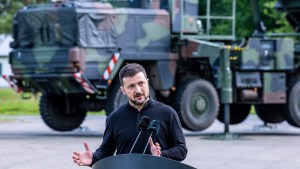 Democracy in wartime